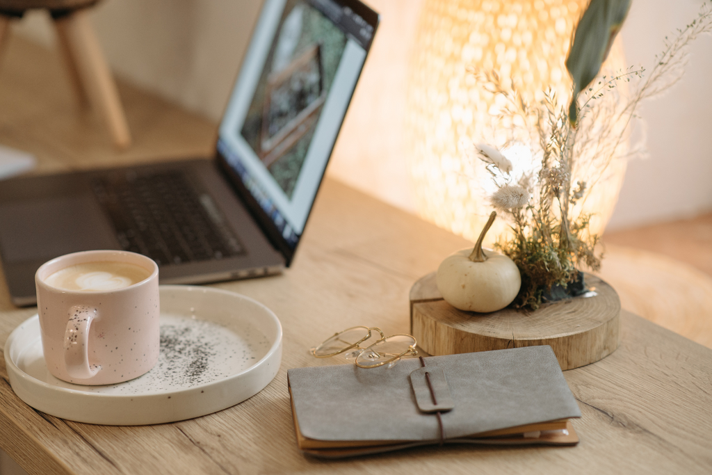 How to Decorate a Coffee Table with Style: Tips and Ideas for a Stunning Look